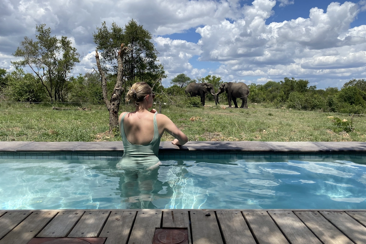 KwaMbili Game Lodge zwembad 001.webp