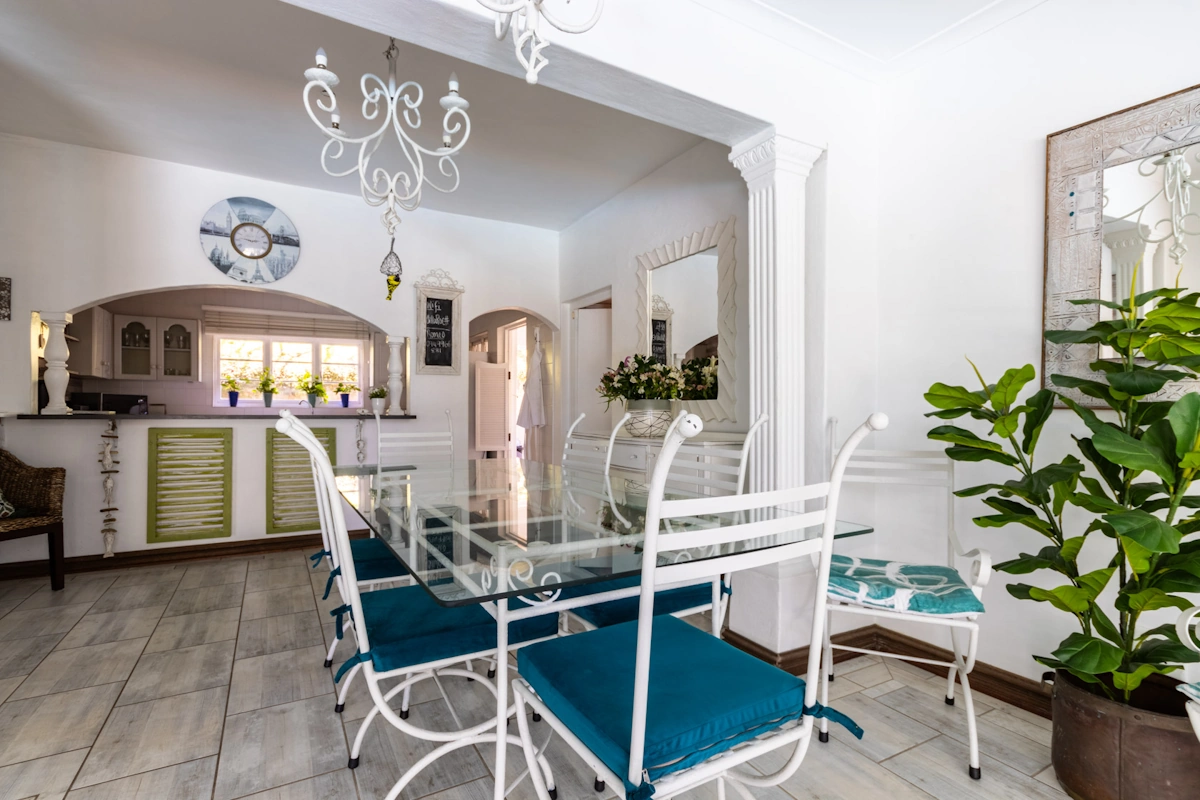 Villa Roc Guesthouse lounge 002.webp