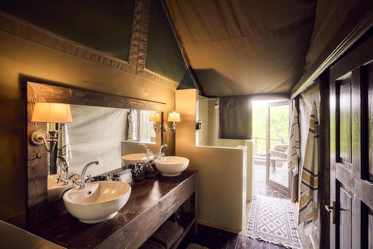 Parsons Hilltop Safari Camp badkamer.webp