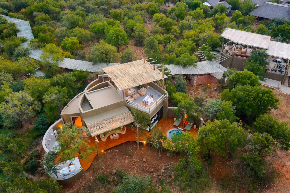 Lush Private Lodge Deluxe Suite 007.webp