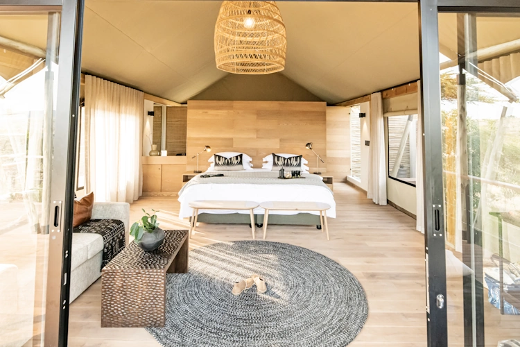 Mavela Game Lodge tent binnen 001.webp