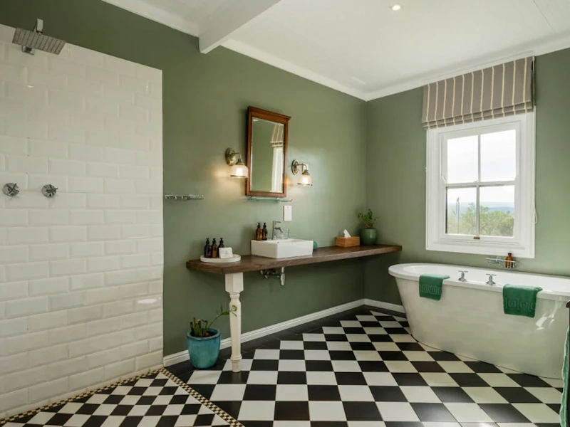 Camp Figtree superior suite 004.webp