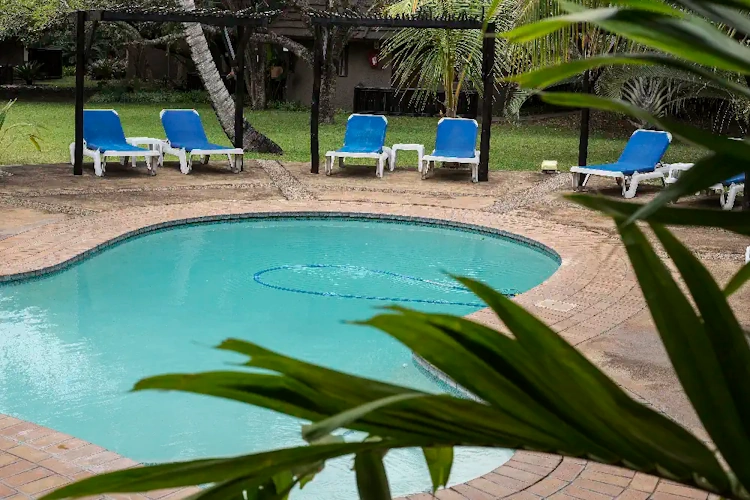 Emdoneni Lodge pool.webp