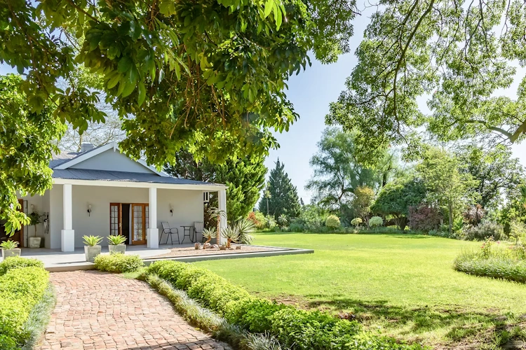 Hopefield Guesthouse Addo tuin 001.webp