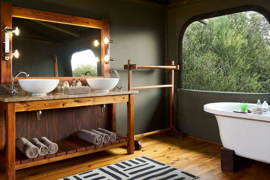 Buffelsdrift Game Lodge tent badkamer 001.webp