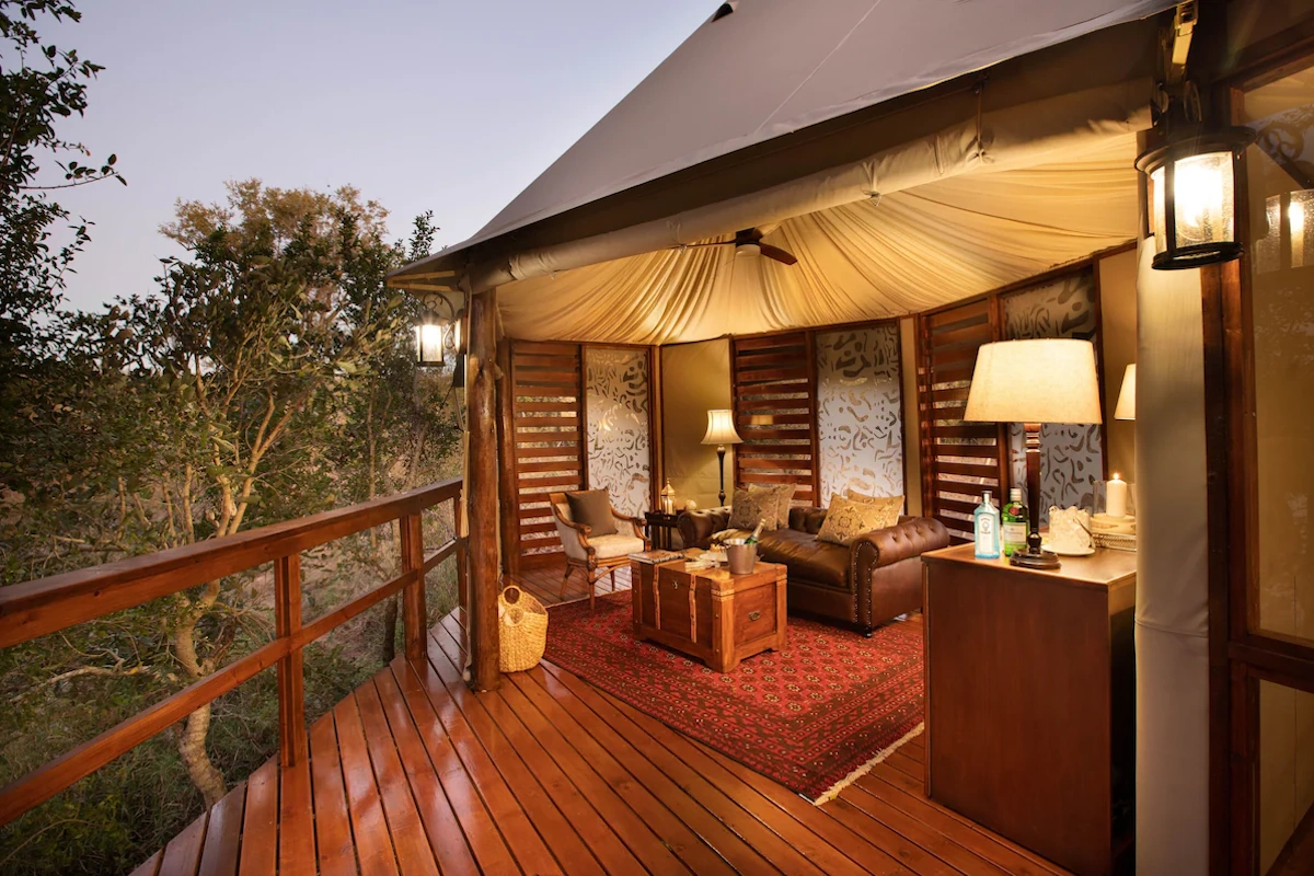 Hamiltons Tented Camp kamer 002.webp