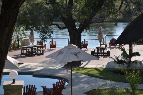shametu river lodge zwembad tuin.jpg