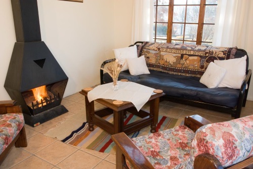 eagles rock mountain retreat zitgedeelte in kamer.jpg