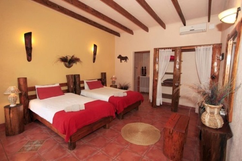 mvubu falls hotel kamer met 2 losse bedden.jpg