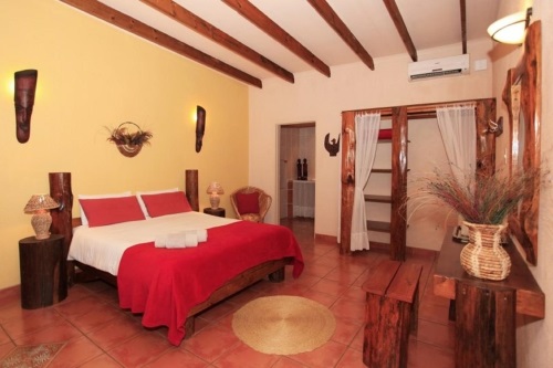mvubu falls hotel kamer met dubbel bed.jpg