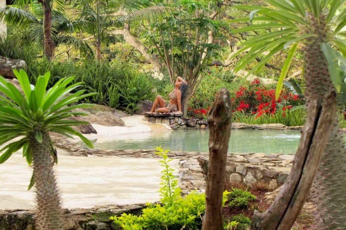 mvubu falls hotel tuin.jpg