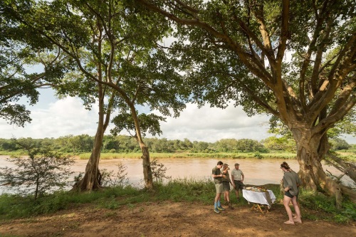 rukiya safari camp op safari.jpg