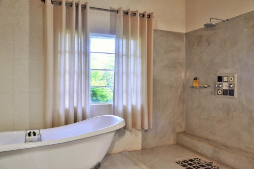 bayete guest lodge badkamer.jpg