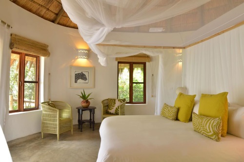 chobe bakwena lodge chalet van binnen.jpg