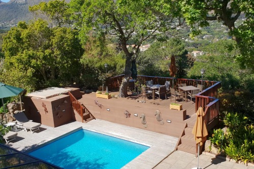 cap serein guest house zwembad en terras.jpg