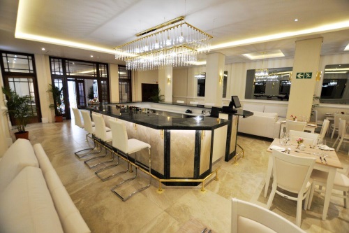 hotel 40 on burg bar restaurant.jpg
