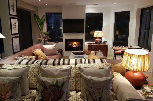 victorskloof lodge woonkamer.png