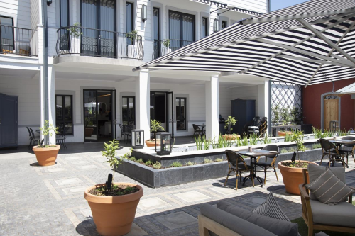 am weinberg boutique hotel buitenterras.png