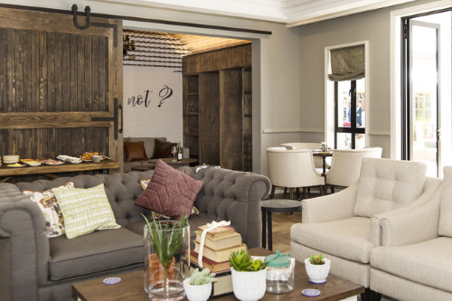 am weinberg boutique hotel bibliotheek.png