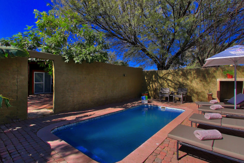 klein windhoek guesthouse zwembad.png