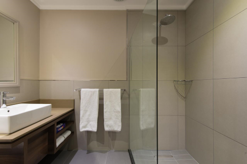 birchwood executive hotel badkamer.png