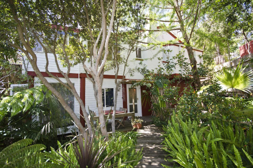 bamboo guest house buitenkant.png
