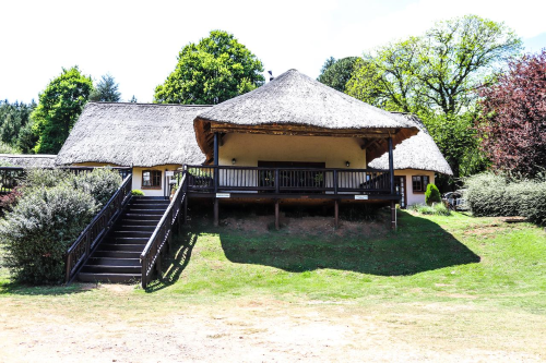oak tree lodge at the old hatchery buitenkant.png