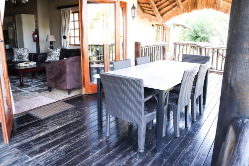 oak tree lodge at the old hatchery terras.png