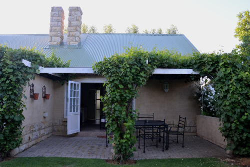 millpond house terras.png