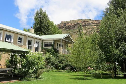 millpond house uitzicht vanuit de tuin.png