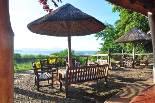 ngala beach lodge uitzicht vanaf terras.png