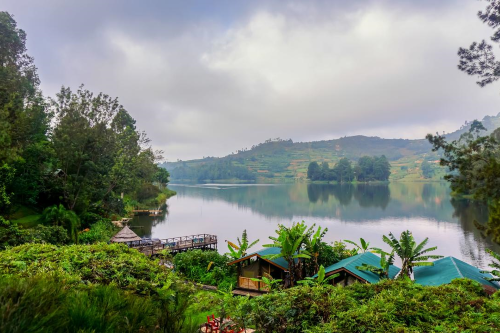 lake bunyonyi overland resort uitzicht over het meer.png