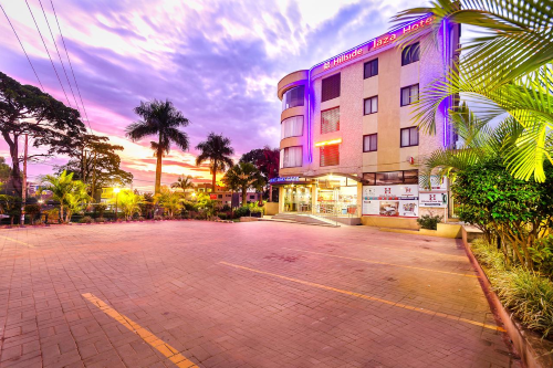 hillside plaza hotel parkeerplaats.png