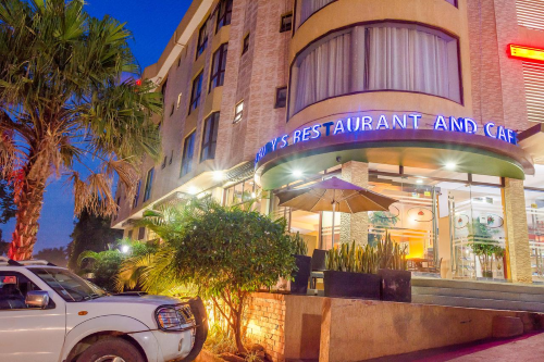 hillside plaza hotel buitenkant.png