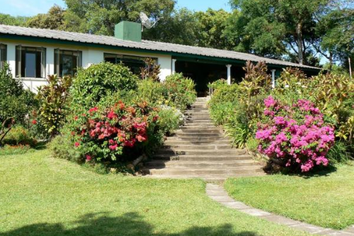 norma jeans lake view resort vanaf tuin.png