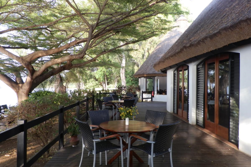speke bay lodge terras.png