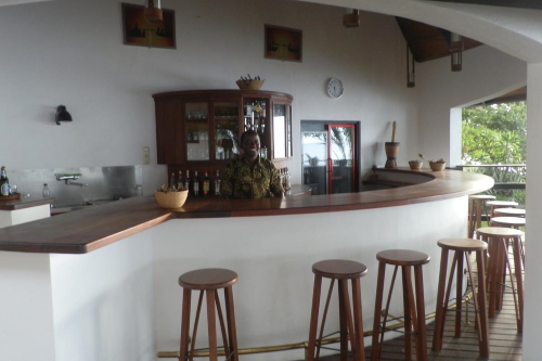 speke bay lodge bar.png