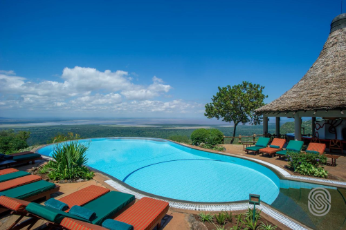 lake manyara serena safari lodge zwembad.png