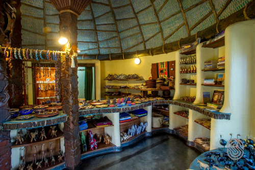 serengeti serena safari lodge souvenierwinkeltje.png