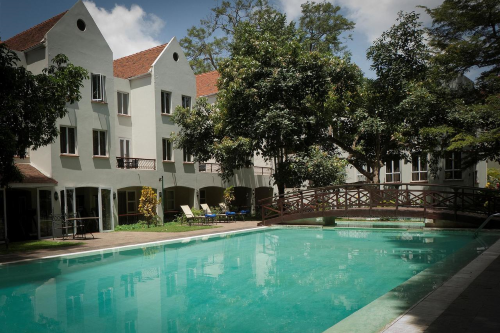 four points by sheraton arusha gebouw met zwembad.png