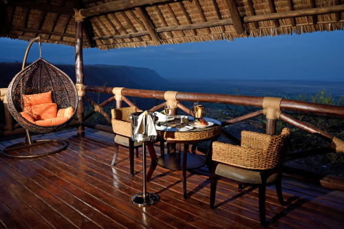 lake manyara kilimamoja lodge buitenterras.png