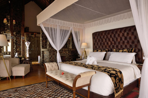 lake manyara kilimamoja lodge kamer groot bed.png
