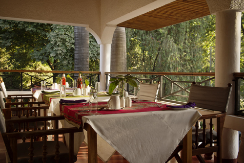 ilboru safari lodge buiten eten.png