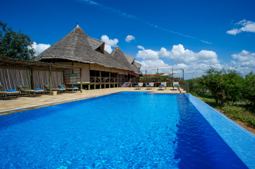 lake burunge tented camp zwembad.png