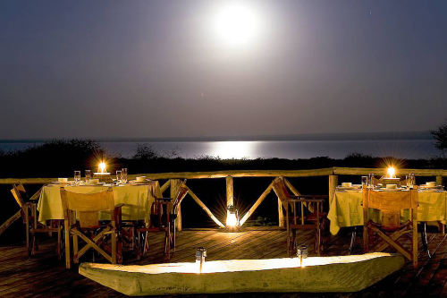 lake burunge tented camp buiten eten.png