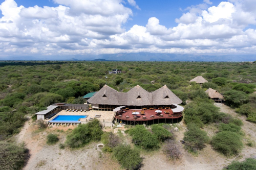 lake burunge tented camp vanuit de lucht.png