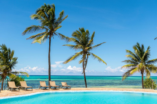 karafuu beach resort en spa zwembad 004.png