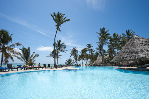 karafuu beach resort en spa zwembad 003.png