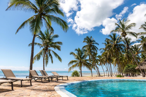 karafuu beach resort en spa zwembad 002.png