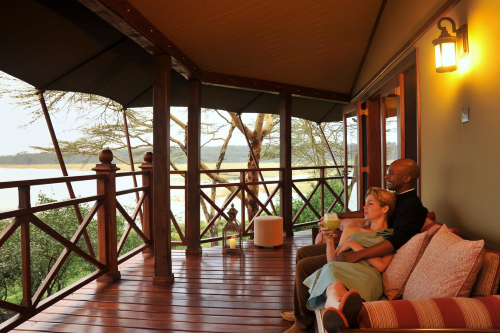 lake elmenteita serena camp balkon.png